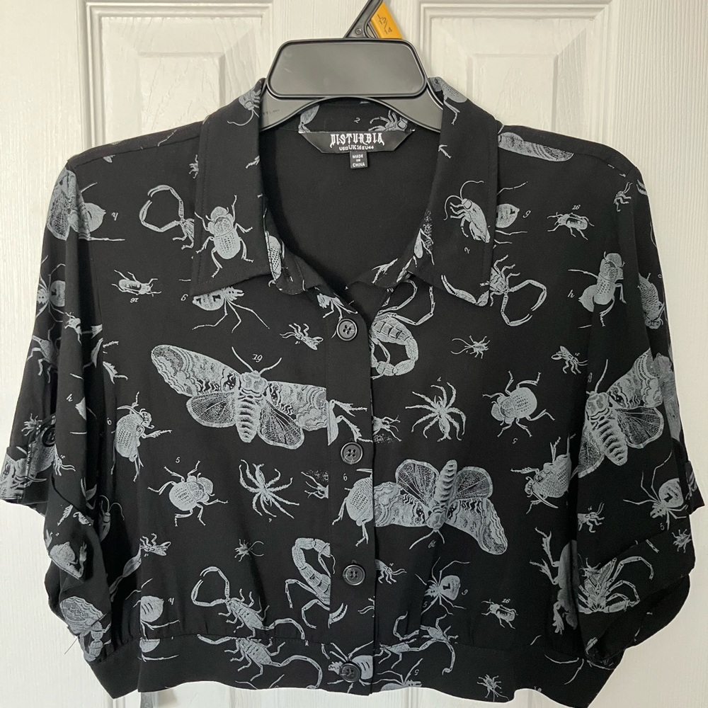 Disturbia Parasite bugs printed cropped button up shirt
